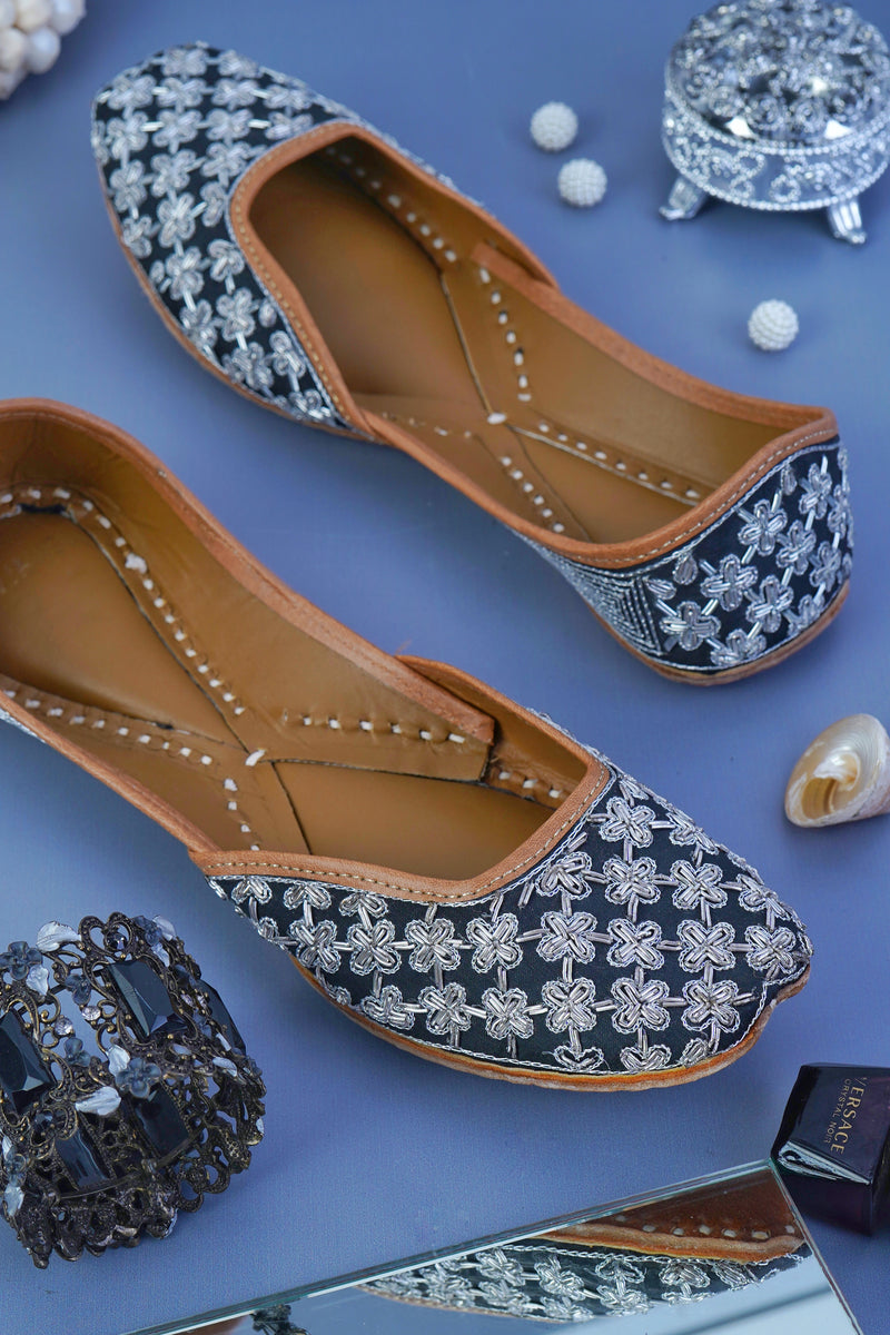 Black Antique Jutti — product detail
