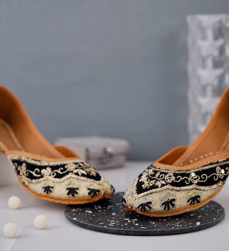 Black Velvet Dhabka Jutti — product detail