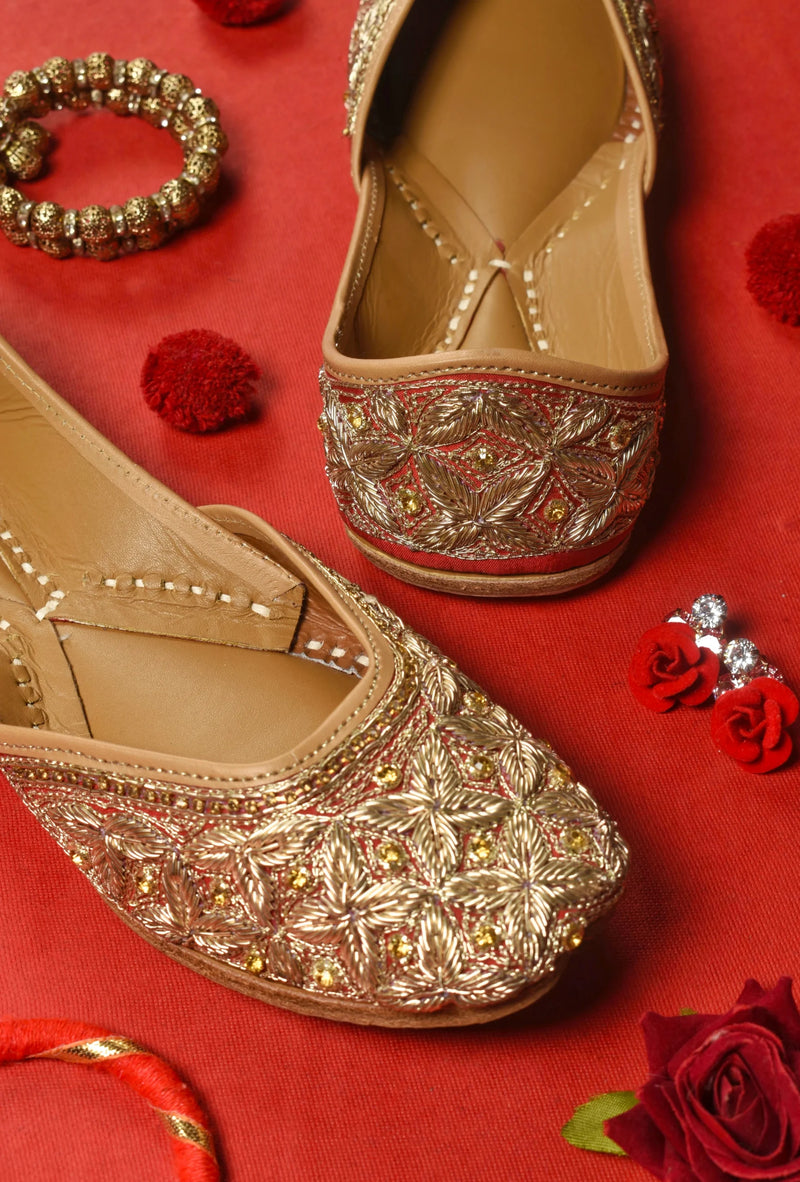 Red Heavy Dhabka Jutti — product detail