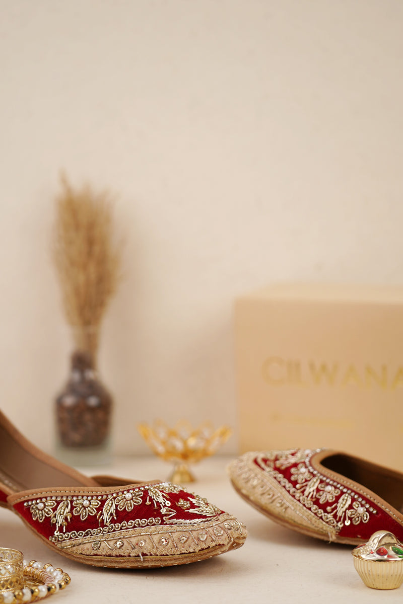 Red Velvet Heavy Dhabka Jutti — product detail