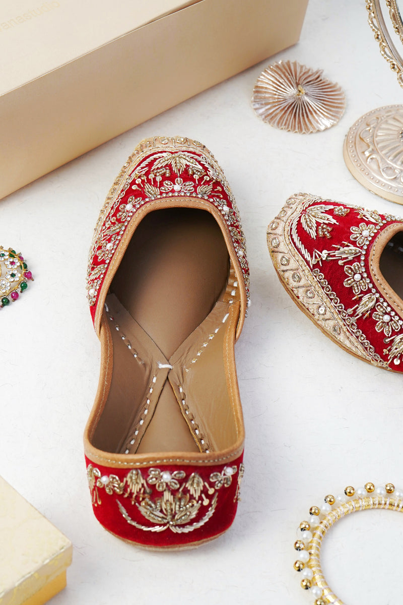 Red Velvet Heavy Dhabka Jutti — product detail