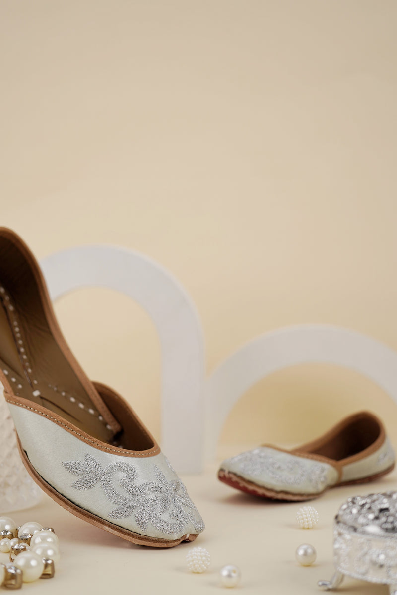 Silver Zari Jutti — product detail