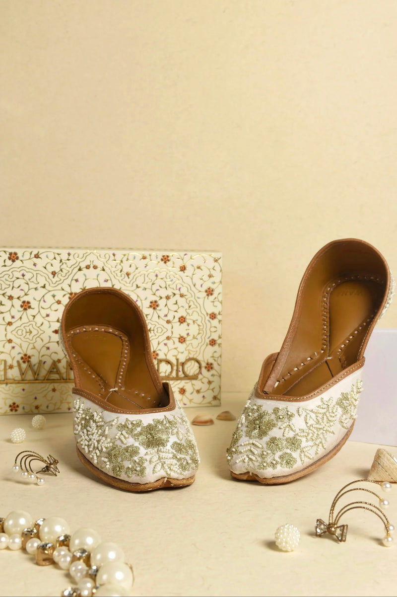 White Heavy Pearl Jutti — product detail