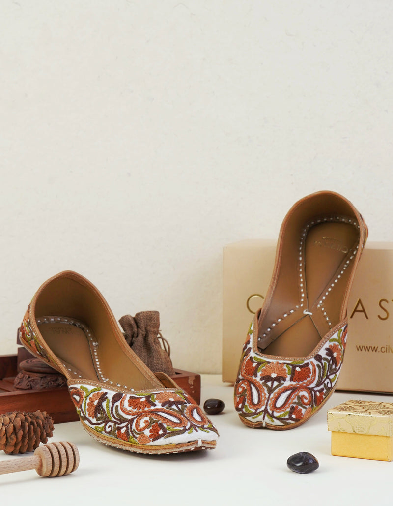 White Autumn Almond Aari Jutti — product detail