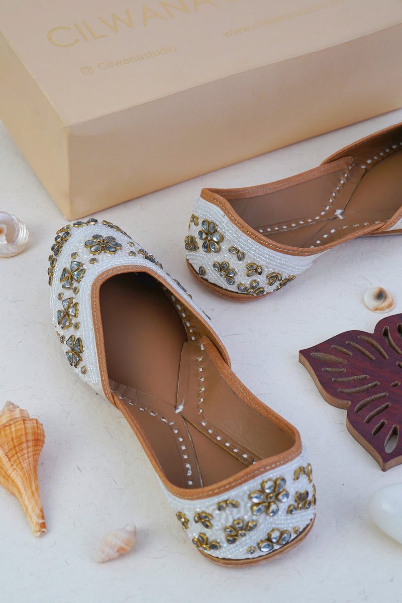 White Kundan Jutti — product detail