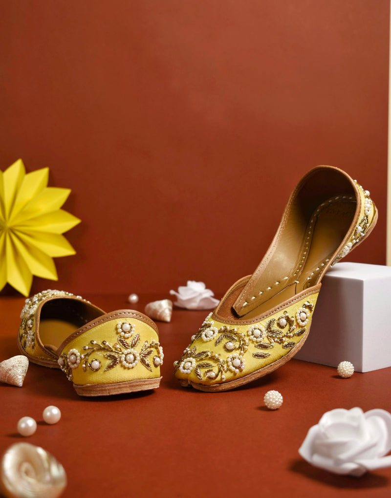 Yellow Dhabka Jutti — product detail