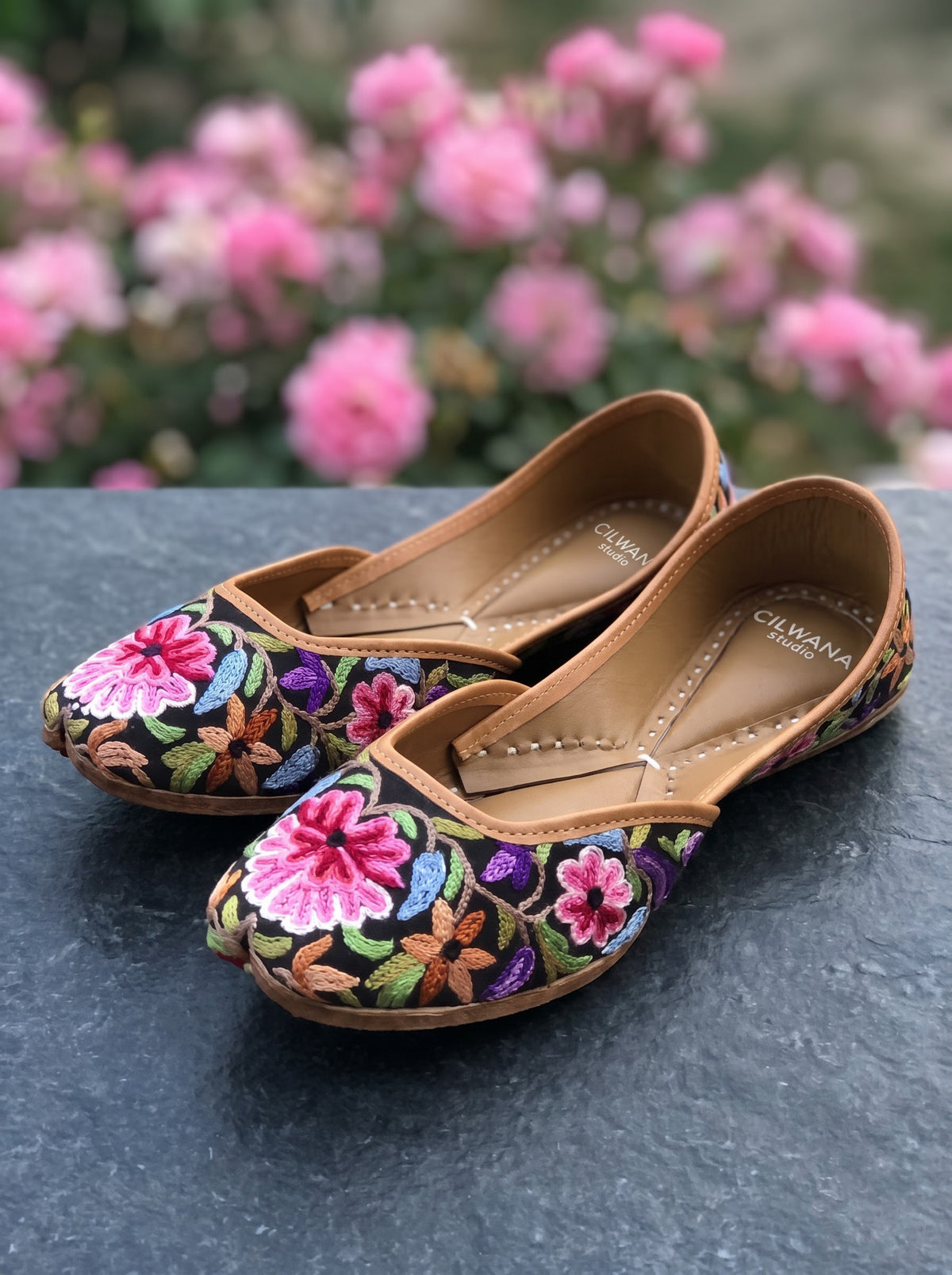Pink Floral Aari Jutti