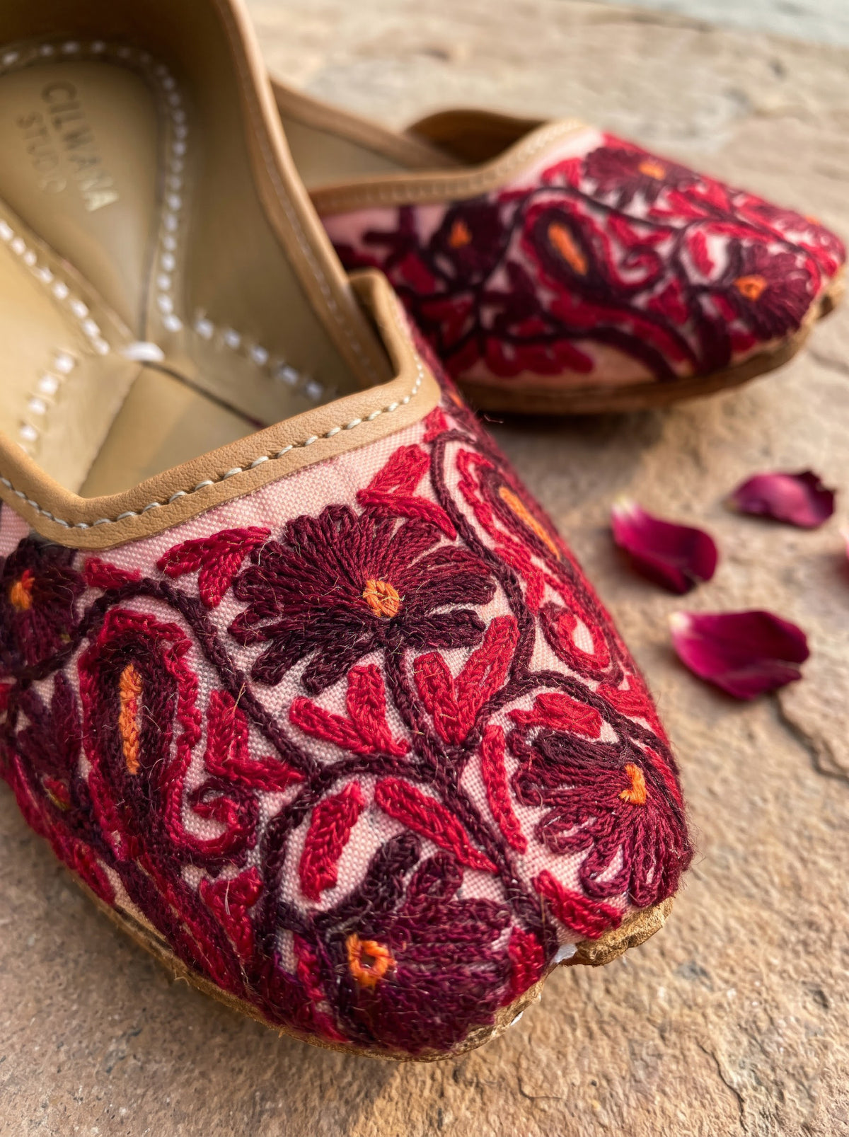 Maroon Floral Aari jutti