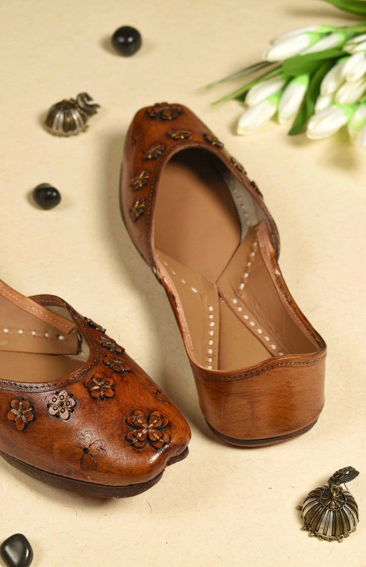 Leather Flower Jutti
