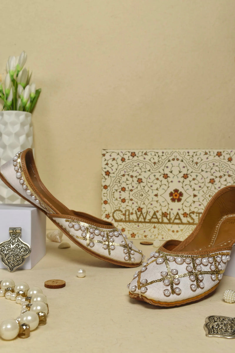 Pastel Pearl Jutti — product detail