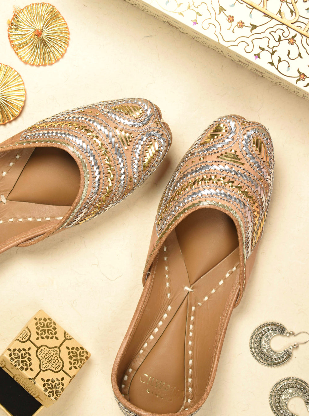 Silver And Golden Pitta Almond Jutti