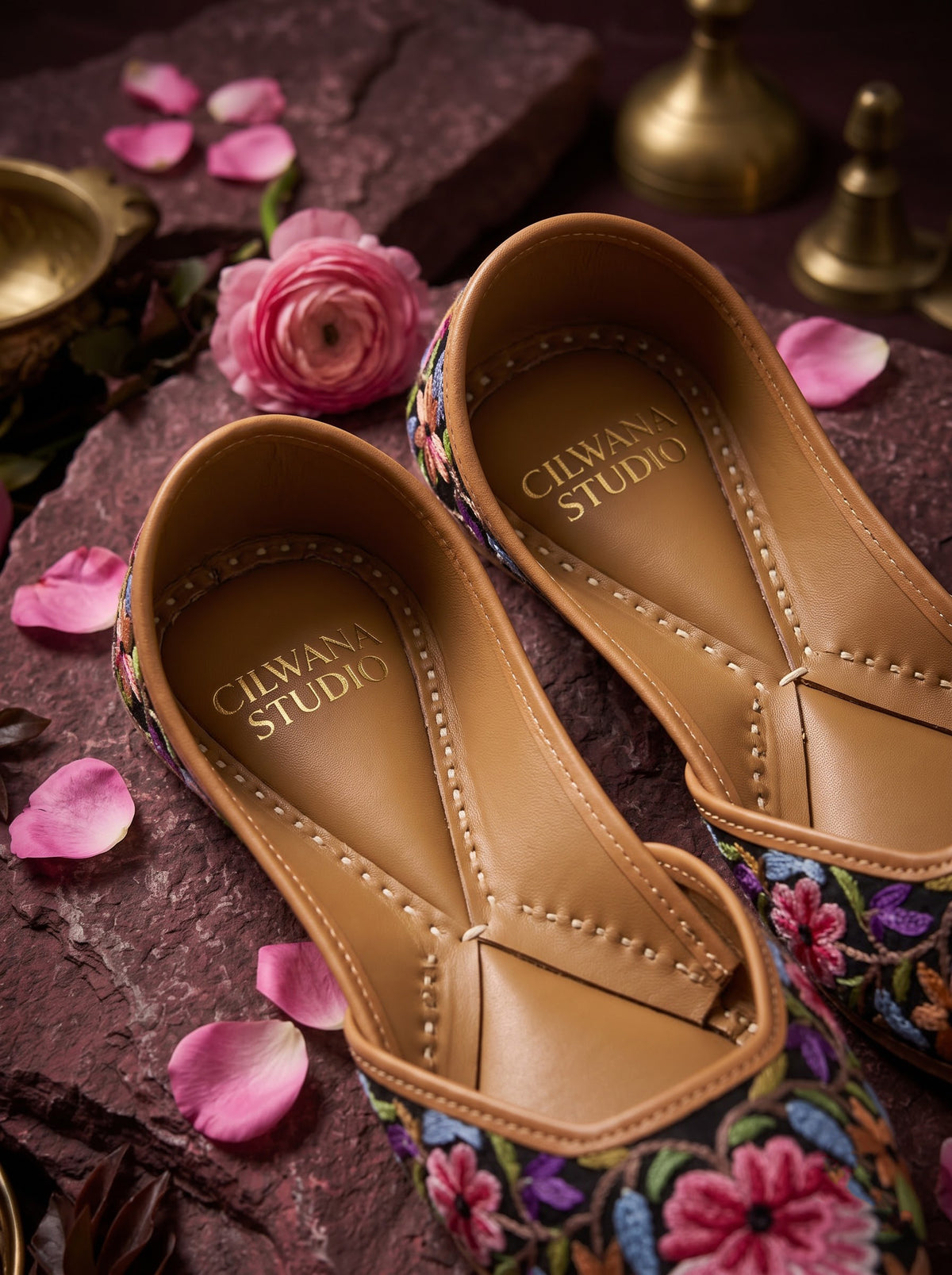 Pink Floral Aari Jutti