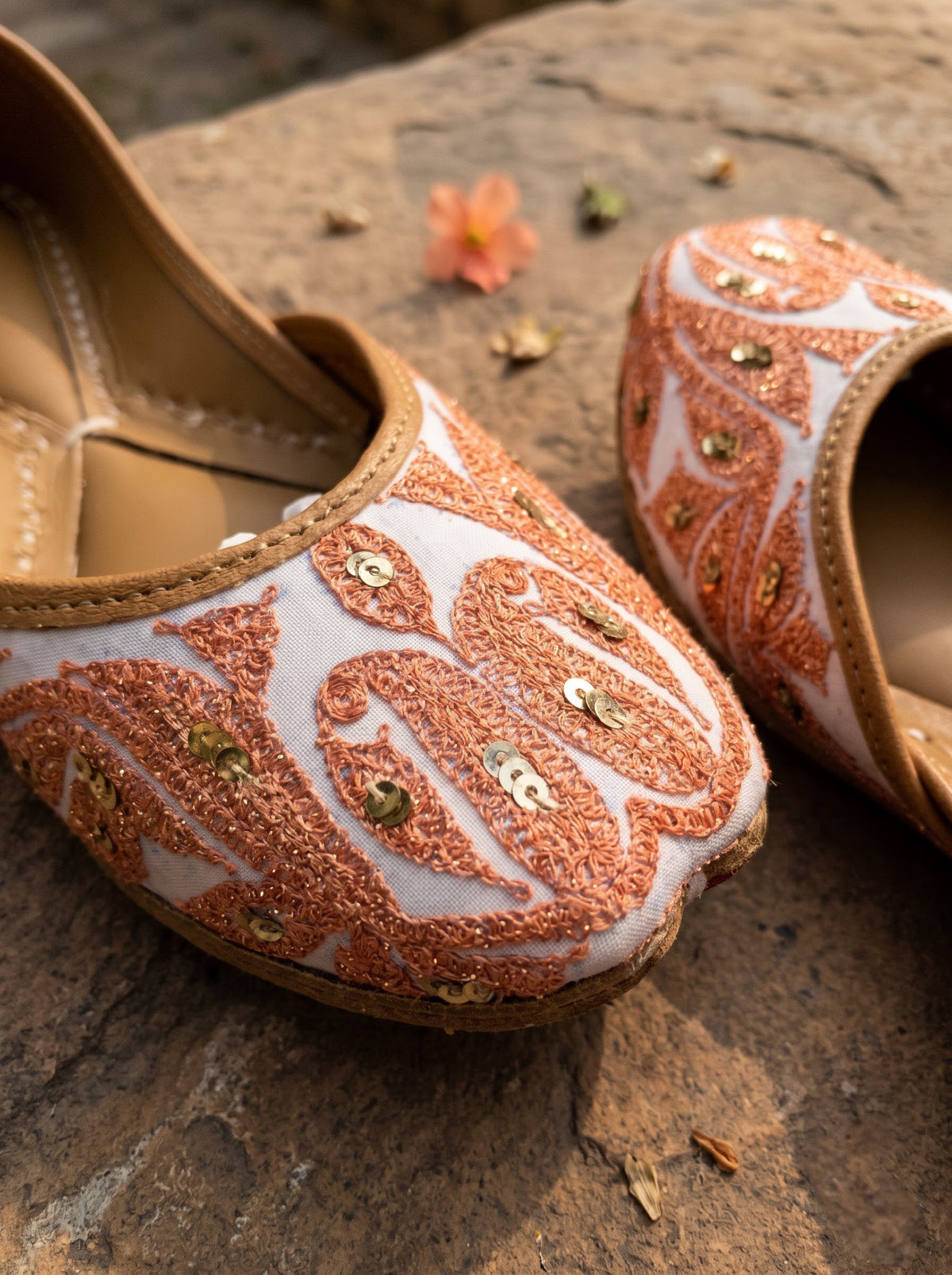 Peach  Floral  Aari Jutti