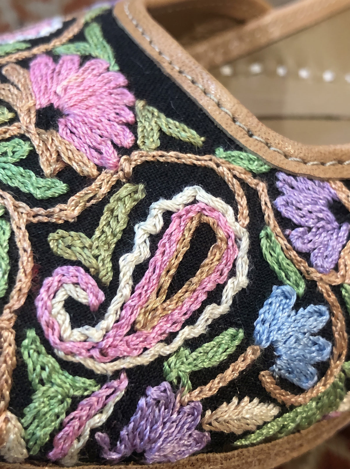 Black Floral Aari Jutti