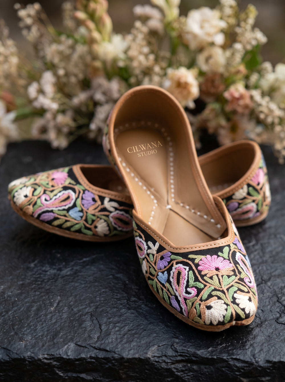 Black Floral Aari Jutti