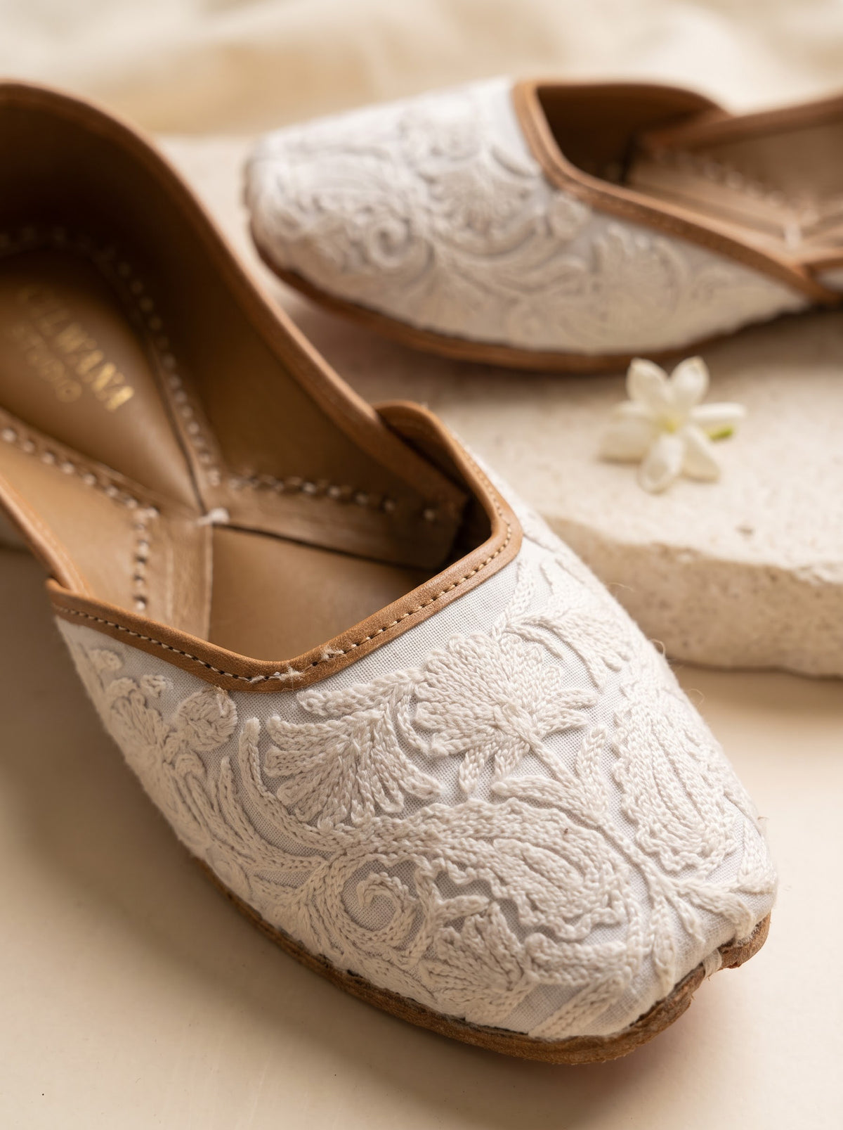 White Multi Flora Aari Jutti